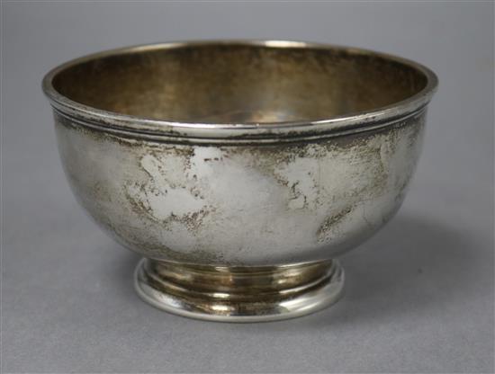 A George V silver sugar bowl, Chester, 1917, 5 oz.